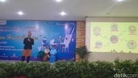 Irfandi Fathan dan rekan-rekannya di SDN Pekayon 16 Pagi membuat aplikasi E Edu Management, platform satu pintu yang berpusat pada kepentingan murid. App ini berisi info dan regulasi tervalidasi yang perlu guru serta orang tua ketahui, e-library, computer-based test (CBT), dan media sosial pendidikan. Foto: Trisna Wulandari/detikEdu
