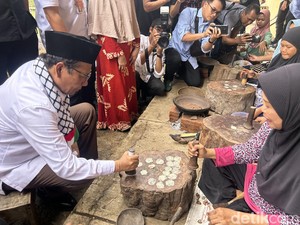 Borong Emping UMKM di Pandeglang 10 Kg, Mahfud Didoakan Jadi Pemimpin Adil