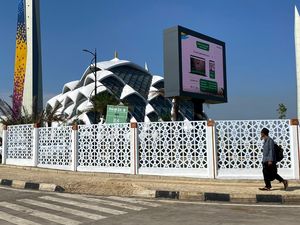 Pj Gubernur Jabar Soroti Getok Tarif Parkir di Masjid Al Jabbar