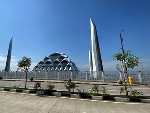 Bey Machmudin Gandeng Aher-RK Atasi Persoalan di Masjid Al Jabbar