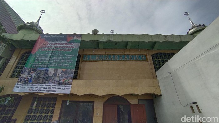Masjid Al-Muqarrabien di Tanjung Priok, Jakarta Utara, membuka posko pendaftaran sebagai relawan di Palestina, Gaza. Pendaftaran relawan dibuka sejak 23 November 2023 hingga Mei 2024 mendatang (Tina/detikcom)