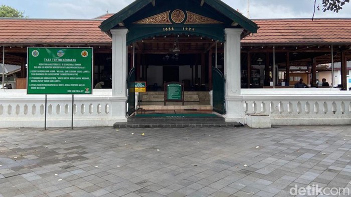 Masjid Gedhe Mataram yang berlokasi di Jagalan, Banguntapan, Bantul. Masjid ini dibangun Panembahan Senopati atas gagasan Sunan Kalijaga pada 1587.