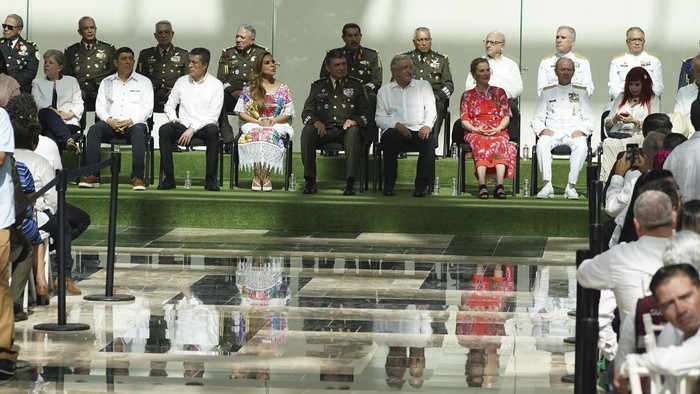 Meksiko Resmikan Bandara Baru, Begini Penampakannya Meksiko meresmikan Bandara Internasional Felipe Carrillo Puerto. Peresmian ini dihadiri langsung oleh presiden Andrés Manuel López Obrador.