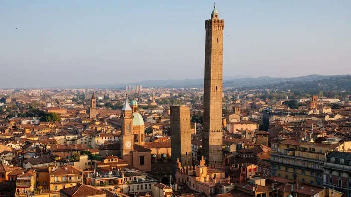 Menara Garisenda Italia