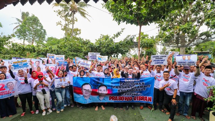 Paguyuban pangkas rambut Garut atau kerap disebut Asli Garut (Asgar) menyatakan kesetiannya mendukung Prabowo Subianto. (dok ist)