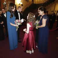 Kate Middleton bahkan hadir dalam balutan gaun rancangan desainer favorit Meghan Markle. Menurut Telegraph, ini baru pertama kalinya ibu tiga anak itu terlihat memakai busana keluaran label Safiyaa itu. (Foto: Aaron Chown/Pool Photo via AP)