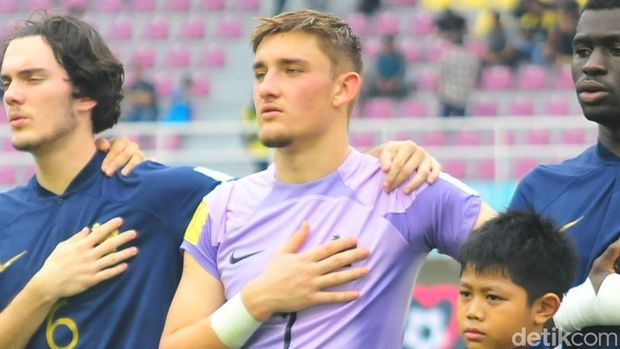 Paul Argney (tengah) selalu jadi pilihan utama menjaga gawang Prancis U-17.
