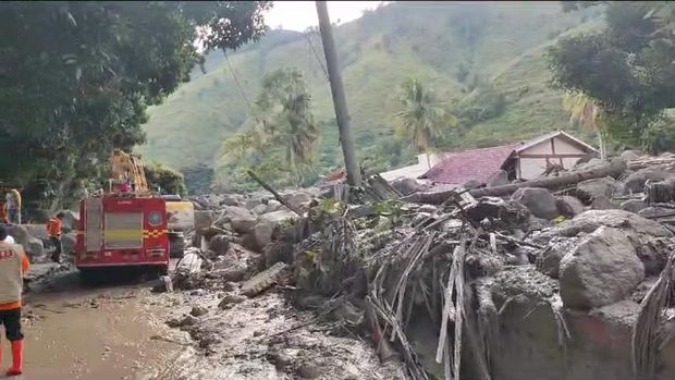 Pemukiman warga di Humbahas yang diterjang banjir bandang dan longsor. (Foto: Dok. Basarnas Medan)