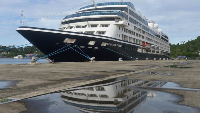 Azamara Pursuit лайнер