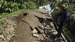 Penampakan Tanah Retak di Sukabumi, 5 Rumah Warga Rusak