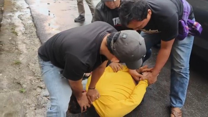 Penangkapan Lukman usai rampok seorang nenek di Lampung.