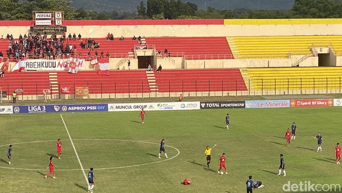 Laga Persiba Bantul vs JIF pada pekan ketiga Liga 3 2023/2024 di Stadion Sultan Agung, Bantul, Sabtu (2/12/2023).