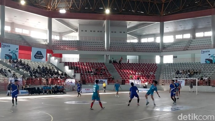 Pertandingan olahraga futsal lada School Competition Classy Yamaha Youth Festival di GOR Pemprov Sumut.
