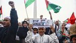 Poster Dukungan untuk Palestina Warnai Munajat Kubro di Monas