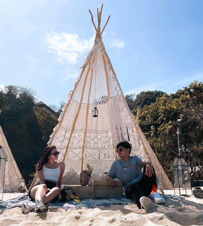 Beberapa kali, pasangan ini selalu membagikan momen berdua di Instagram. Apalagi ketika momen penting, seperti perayaan ulang tahun atau Natal bersama. Foto: Instagram @rantymaria