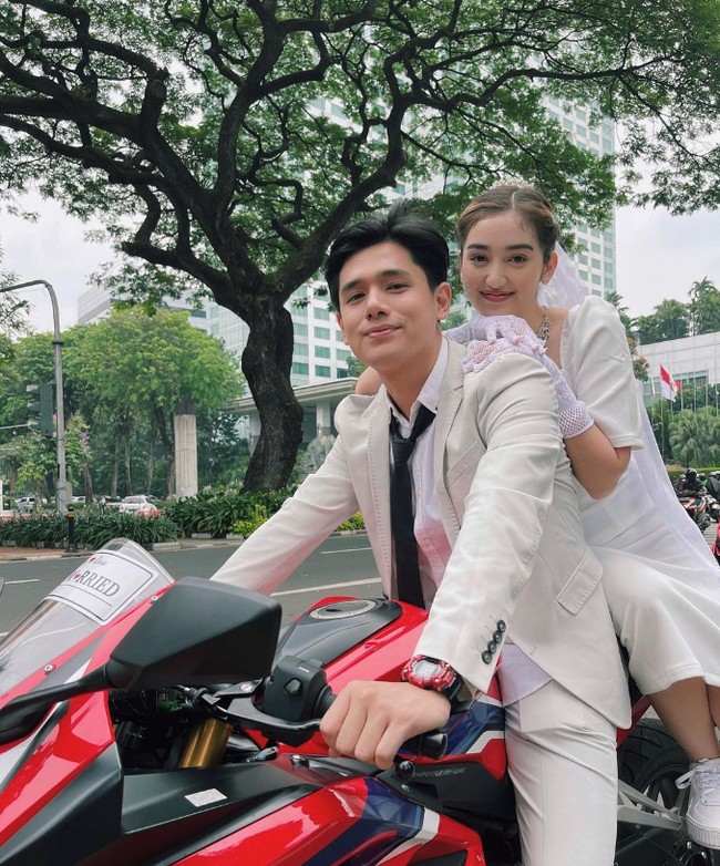 Banyak netizen yang berharap keduanya segera ke pelaminan. “Kok bisa serasi dan selaras gini ya kira kira nyampe pelaminan gak nih apa cuma gimic instaqram tapi saya doain sampe nyebar undangan ya non ranti,” komentar akun Instagram @ndung*****. Foto: Instagram @rantymaria