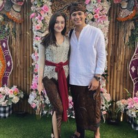 Meski awalnya beda agama, mereka tetap mesra. Namun setelah seiman, apakah ini tanda Ranty Maria dan Rayn Wijaya akan menikah? Foto: Instagram @rantymaria