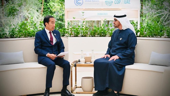 Presiden Joko Widodo bertemu Presiden Uni Emirat Arab (UEA) Sheikh Mohammad bin Zayed (Foto: Laily Rachev - Biro Pers Sekretariat Presiden)