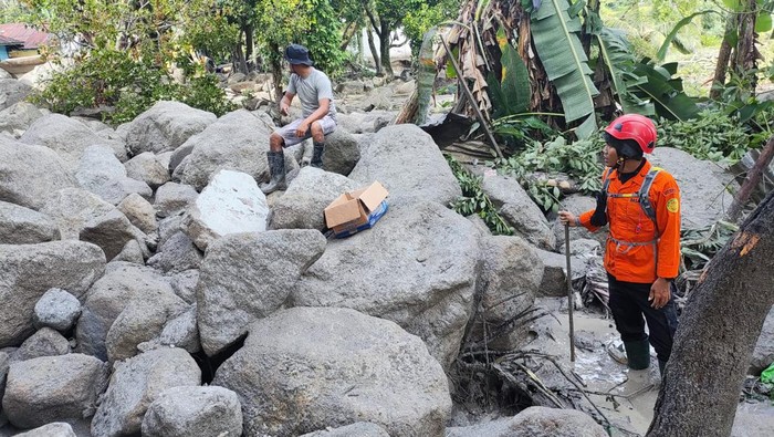 Proses pencarian korban hilang akibat banjir bandang dan longsor di Humbahas. (Foto: Dok. Basarnas Medan)
