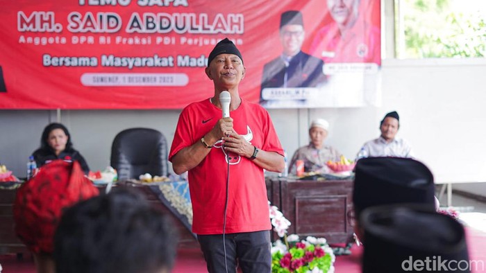 Said Abdullah saat bertemu para tokoh masyarakat, pengasuh musala dsn ketua kelompok tani di Sumenep