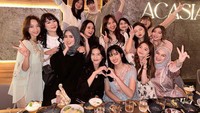 Bersama member JKT48 lainnya, Shanju sempat berkumpul bersama. Mereka berkumpul dalam momen bukber di bulan Ramadan. Foto: Instagram @shanju