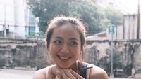 Tampaknya Shanju menyukai es kopi susu. Karena, ada beberapa momen dirinya sedang menikmati es kopi susu. Foto: Instagram @shanju