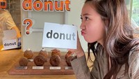 Shanju juga kerap berbagai pose lucu di akun Instagram miliknya. Salah satunya ketika beropose dengan donat. Foto: Instagram @shanju