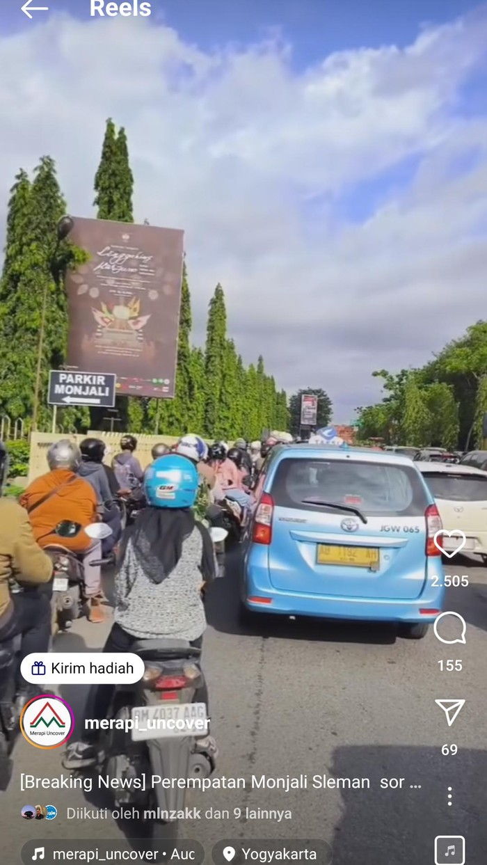 Kondisi lalin di simpang empat Monjali pada Sabtu (2/12/2023) sore.