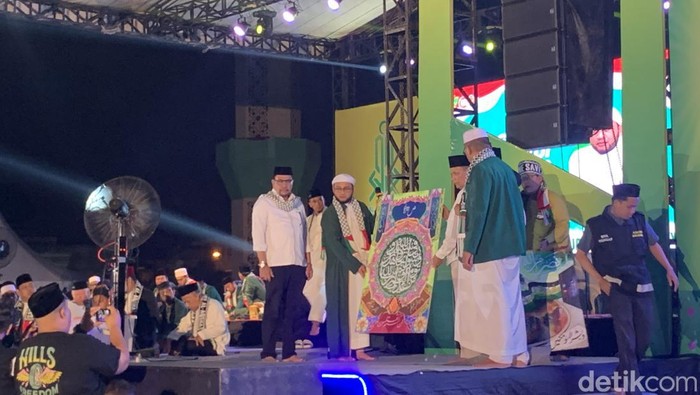 Suasana kemeriahan HUT Al Jamiyatul Washliyah di Medan (Kartika Sari/detikSumut) Suasana kemeriahan HUT Al Jamiyatul Washliyah di Medan (Kartika Sari/detikSumut)