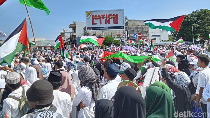 Aksi bela Palestina di Ternate, Maluku Utara.