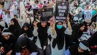 Aksi gabungan yang diikuti berbagai elemen masyarakat tersebut sebagai bentuk kepedulian terhadap rakyat Palestina. 