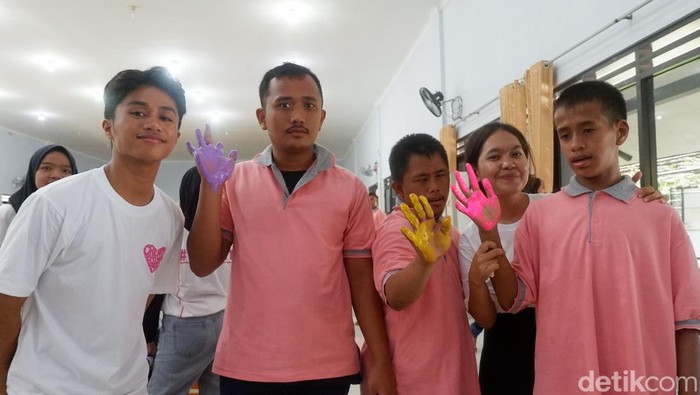 Anak-anak disabilitas di UPTD Liponsos Kalijudan Surabaya.
