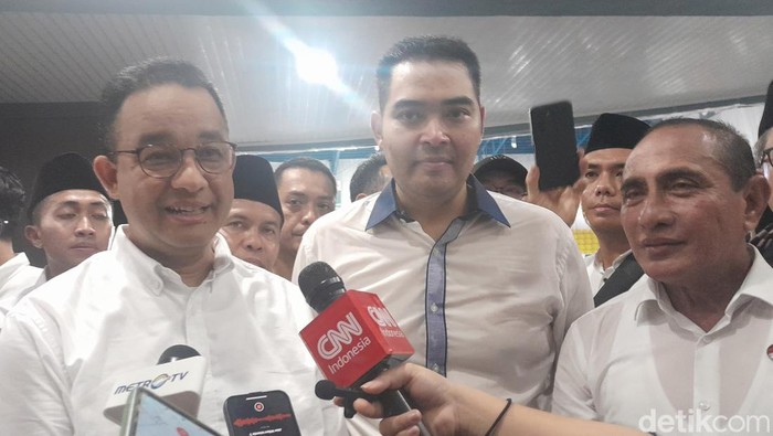 Anies Baswedan saat di GOR Mini Futsal Pancing, Minggu (3/12/2023) (Nizar Aldi/detikSumut)