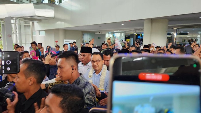 Anies Baswedan tiba di Medan