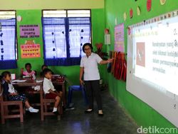 Canggih, Siswa SD di Sumba Timur Belajar Gunakan Laptop Terkoneksi Internet