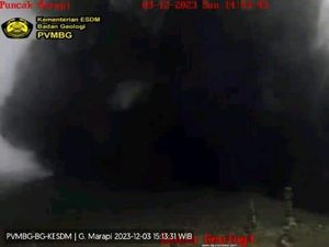 Gunung Marapi Erupsi Muntahkan Kolom Abu Tebal Setinggi 3000 Meter