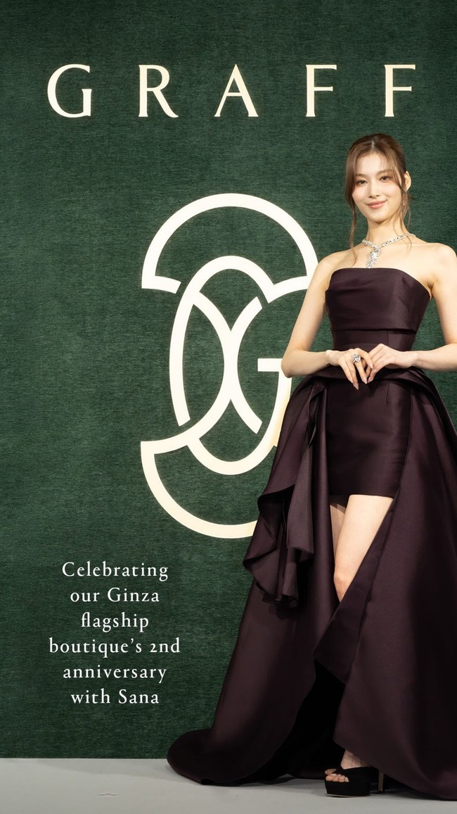Tahun ini, personel grup KPop TWICE, Sana didapuk menjadi brand ambassador untuk merek perhiasan Inggris, Graff di regional Jepang. Alhasil penampilannya kerap menjadi sorotan. Mengingat Graff termasuk dalam kategori ultra luxury high-end brand dan merupakan salah satu brand perhiasan paling mahal di dunia saat ini. Foto: dok. Instagram @m.by__sana