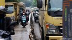 Hati-hati! Ada Lubang di Proyek Perbaikan Jalan Marsekal Suryadarma Tangerang