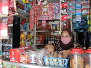 Kejadian yang Bikin Rena Tertawa Meski 3 Tabung Elpiji di Tokonya Amblas