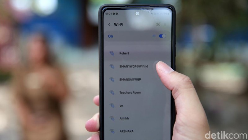 BAKTI Kominfo telah menghadirkan layanan akses internet gratis di SMAN 1 Waingapu, Sumba Timur, NTT. UAS berbasis online pun berjalan lancar berkat layanan akses internet tersebut.