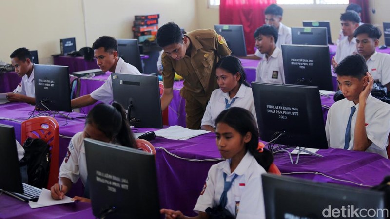 BAKTI Kominfo telah menghadirkan layanan akses internet gratis di SMAN 1 Waingapu, Sumba Timur, NTT. UAS berbasis online pun berjalan lancar berkat layanan akses internet tersebut.