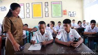 BAKTI Kominfo telah menghadirkan layanan akses internet gratis di SMAN 1 Waingapu, Sumba Timur, NTT. UAS berbasis online pun berjalan lancar berkat layanan akses internet tersebut.