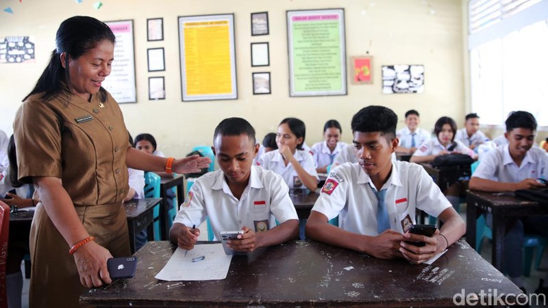 BAKTI Kominfo telah menghadirkan layanan akses internet gratis di SMAN 1 Waingapu, Sumba Timur, NTT. UAS berbasis online pun berjalan lancar berkat layanan akses internet tersebut.