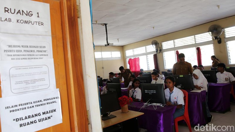 BAKTI Kominfo telah menghadirkan layanan akses internet gratis di SMAN 1 Waingapu, Sumba Timur, NTT. UAS berbasis online pun berjalan lancar berkat layanan akses internet tersebut.