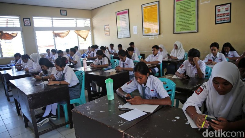 BAKTI Kominfo telah menghadirkan layanan akses internet gratis di SMAN 1 Waingapu, Sumba Timur, NTT. UAS berbasis online pun berjalan lancar berkat layanan akses internet tersebut.