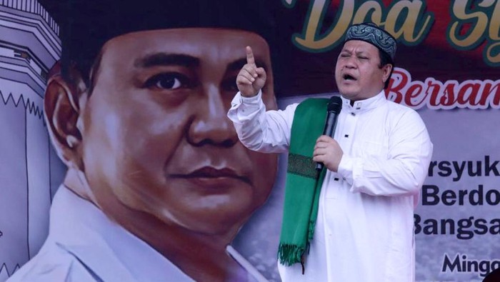 Ribuan jamaah dari Jaringan Santri Indonesia (JSI) Provinsi Banten menghadiri kegiatan Do'a Syukur & Dzikir Akhir Tahun 2023 bersama Prabowo Subianto.