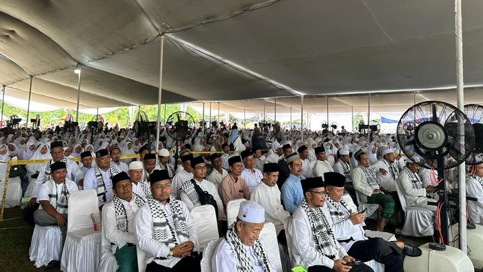 Jaringan Santri Gelar Doa Syukur & Dzikir Akhir Tahun Ribuan jamaah dari Jaringan Santri Indonesia (JSI) Provinsi Banten menghadiri kegiatan Do'a Syukur & Dzikir Akhir Tahun 2023 bersama Prabowo Subianto.