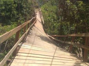 Jembatan Gantung Putus Saat Diperbaiki Warga, 2 Orang Tewas-8 Terluka