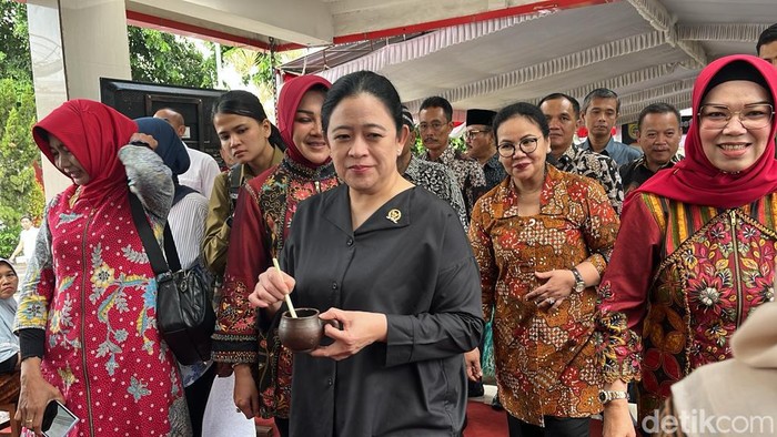 Ketua DPR RI Puan Maharani kunjungan di Gedung Pusat Promosi Potensi Daerah, Sukoharjo, Minggu (3/12/2023).