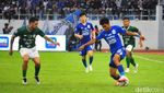 Momen Suporter Masuk Lapangan Saat Menit Akhir PSIS Vs PSS di Semarang
